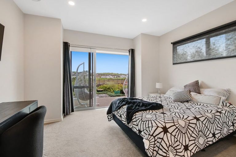 Photo of property in 140 Arran Point Parade, Orewa, 0931