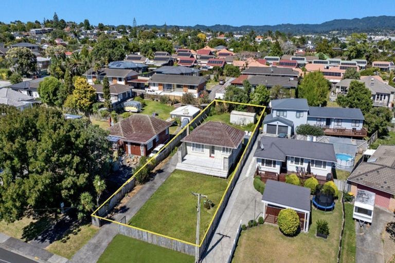 Photo of property in 4 Duncan Avenue, Te Atatu South, Auckland, 0610