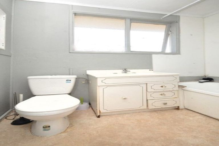 Photo of property in 10 Lane Road, Weymouth, Auckland, 2103