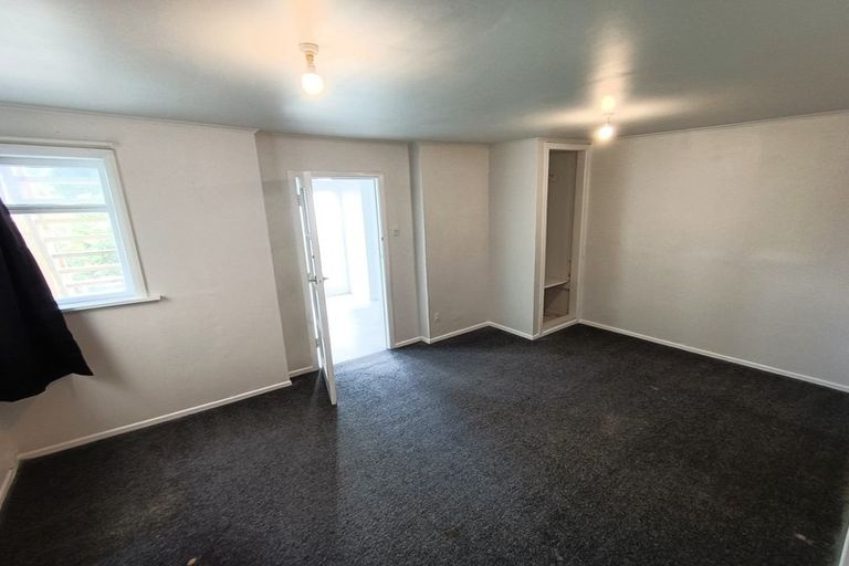 Photo of property in 143 Tasman Street, Mount Cook, Wellington, 6021