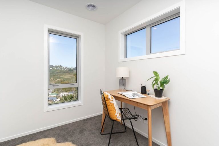 Photo of property in 9 Pine Hill Rise, Glenside, Wellington, 6037