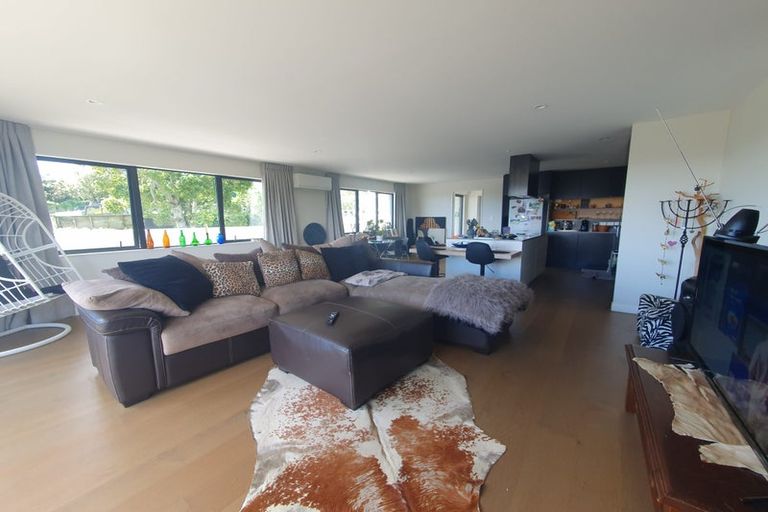 Photo of property in 1 Mataki Way, Glen Eden, Auckland, 0602