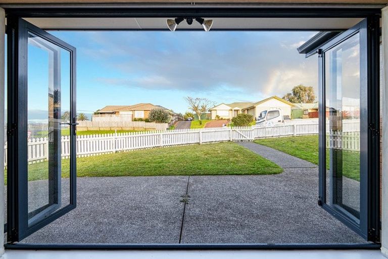 Photo of property in 1 Northridge Terrace, Massey, Auckland, 0614