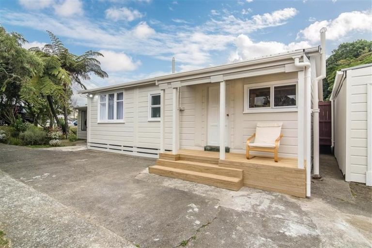 Photo of property in 68 Broderick Road, Johnsonville, Wellington, 6037