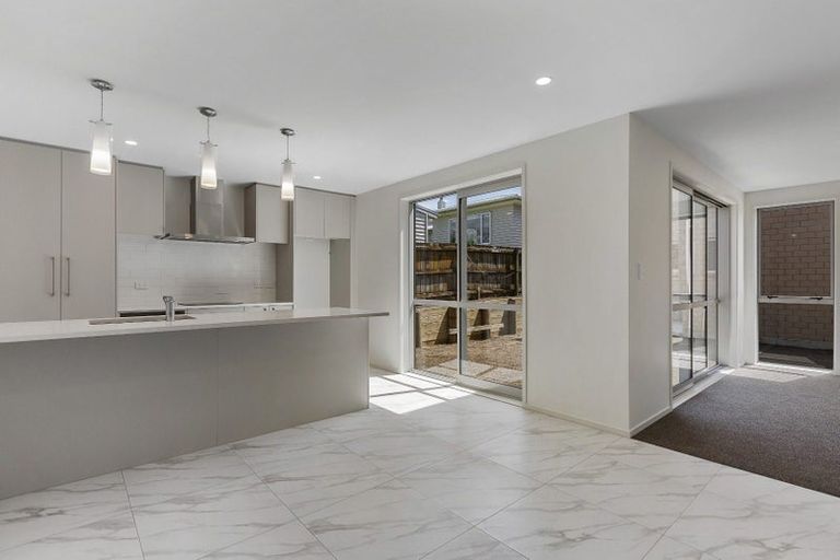 Photo of property in 47c Lynwood Road, New Lynn, Auckland, 0600