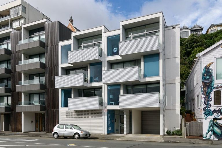 Photo of property in Blanc, 3e/136 Oriental Parade, Oriental Bay, Wellington, 6011
