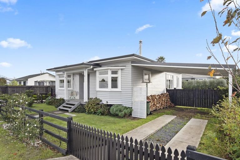 Photo of property in 18 Sandspit Road, Waiuku, 2123
