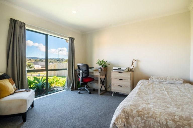 Photo of property in 15 Hercules Drive, Henderson, Auckland, 0612