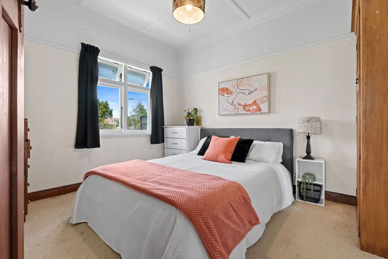 Photo of property in 15 Cambridge Terrace, Masterton, 5810