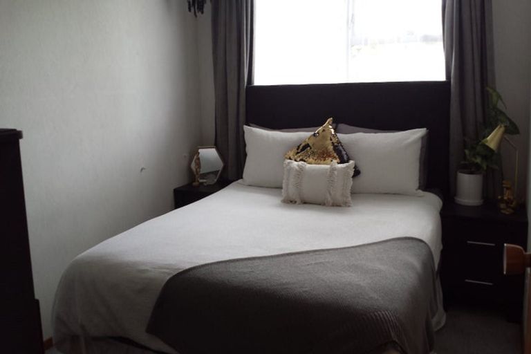 Photo of property in 15 Hewlett Road, Massey, Auckland, 0614