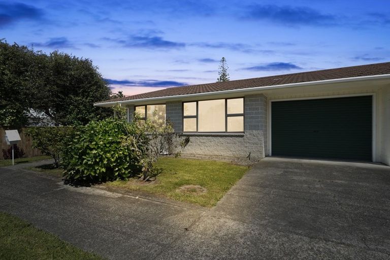 Photo of property in 2 Anzac Road, Otaki, 5512
