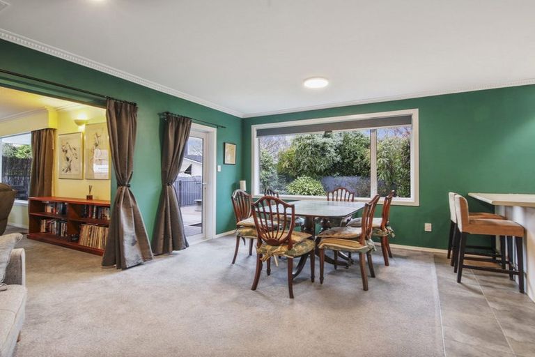 Photo of property in 17 Hillcrest Place, Avonhead, Christchurch, 8042