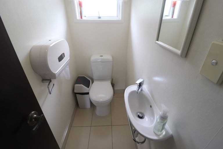 Photo of property in 1/37 Shanaway Rise, Hillcrest, Auckland, 0627