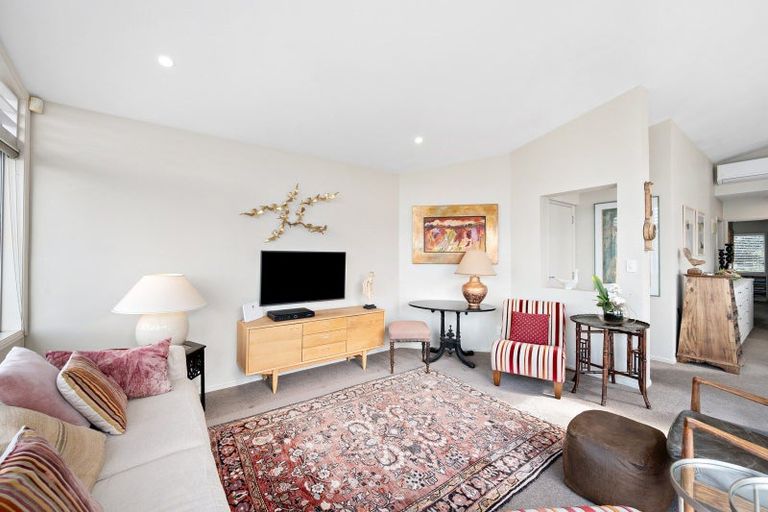 Photo of property in 4/275 Karaka Bay Road, Karaka Bays, Wellington, 6022