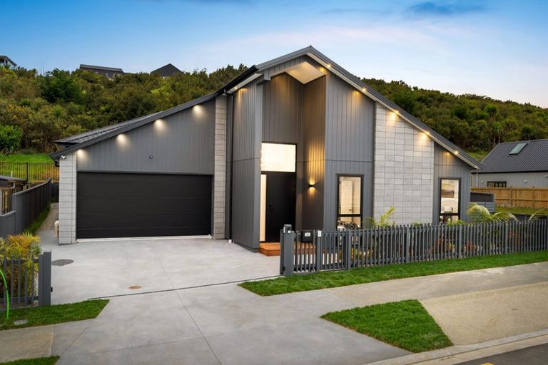 Photo of property in 36 Streamview Way, Long Bay, 0792