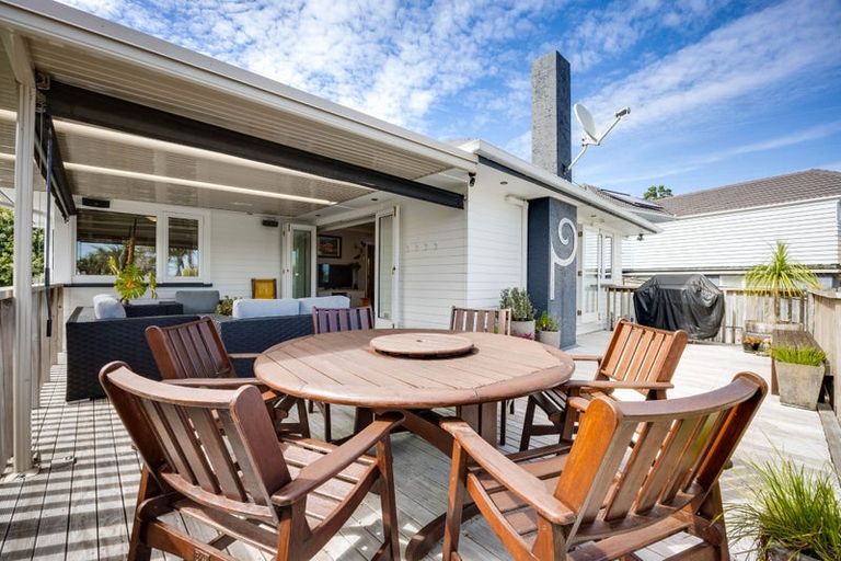 Photo of property in 16 Paton Avenue, Te Atatu South, Auckland, 0610