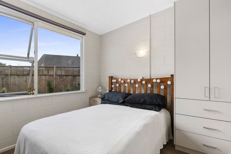 Photo of property in 30 Walton Street, Red Beach, 0932