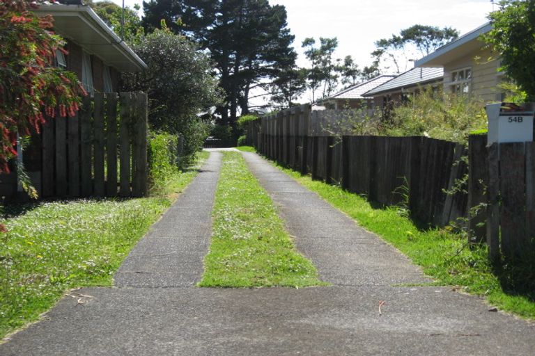 Photo of property in 2 Chipping Dale, Mangere Bridge, Auckland, 2022