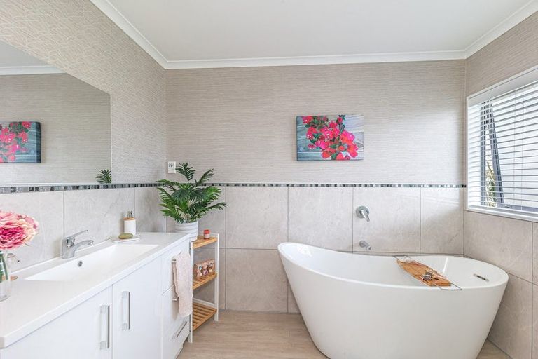 Photo of property in 23 Saint Laurent Way, Ohau, Levin, 5570
