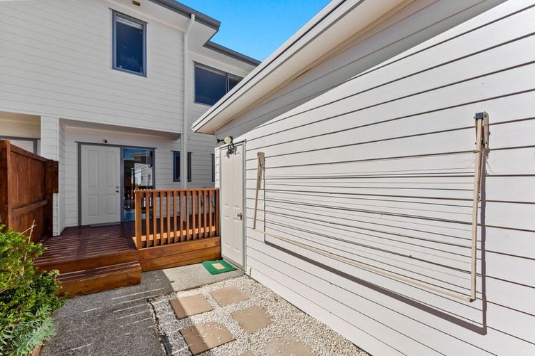 Photo of property in 4/3 Hulme Place, Henderson, Auckland, 0612