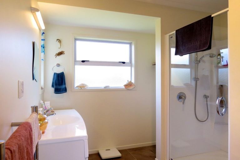 Photo of property in 90 Victoria Street, Coromandel, 3506