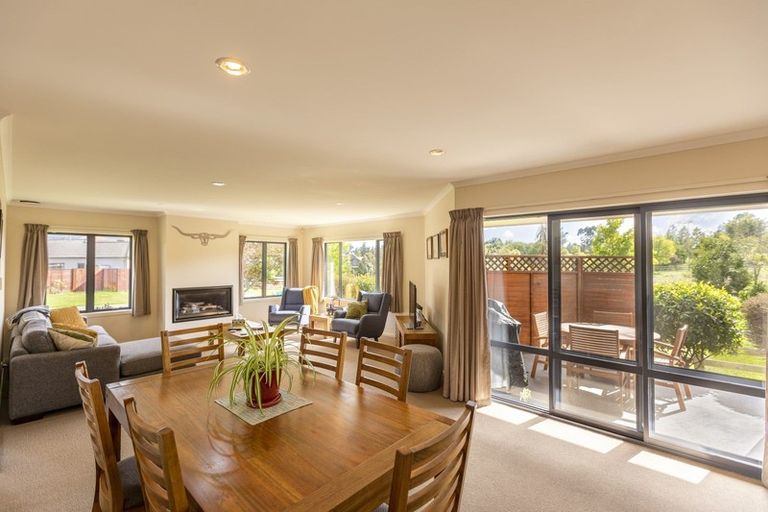 Photo of property in 10 Parkland Drive, Waipawa, 4210