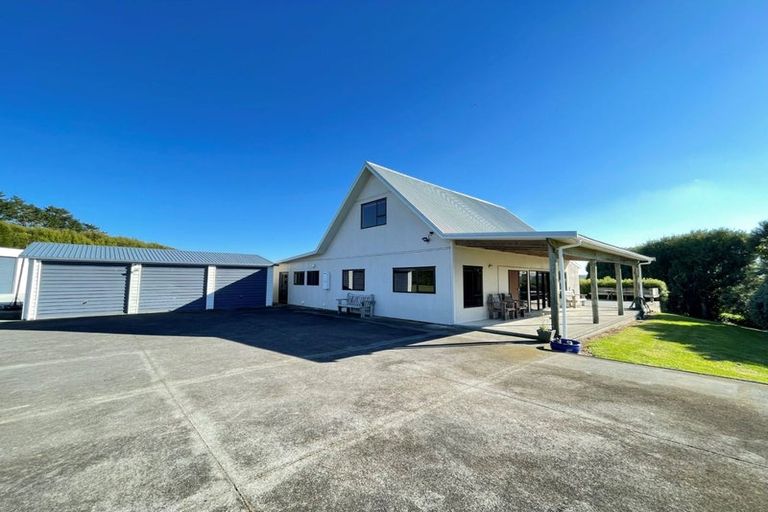 Photo of property in 2 Arthur Road, Paraite, New Plymouth, 4373