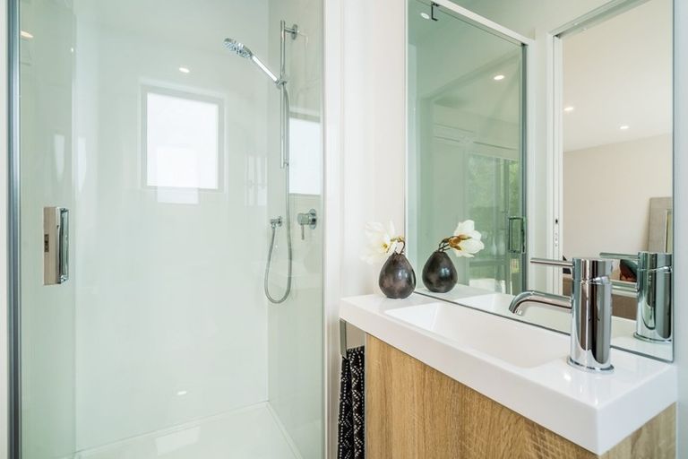 Photo of property in 5b Nea Place, Hillcrest, Auckland, 0627