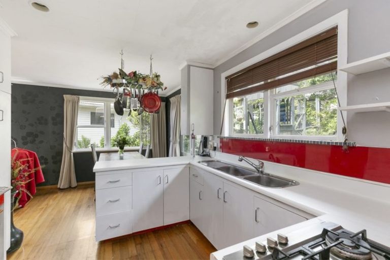 Photo of property in 13 Paparangi Crescent, Paparangi, Wellington, 6037