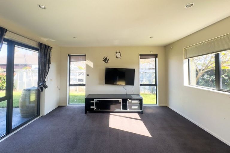 Photo of property in 43 Somerville Crescent, Aidanfield, Christchurch, 8025