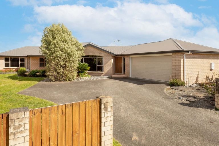 Photo of property in 12 Tarrango Way, Rototuna, Hamilton, 3210