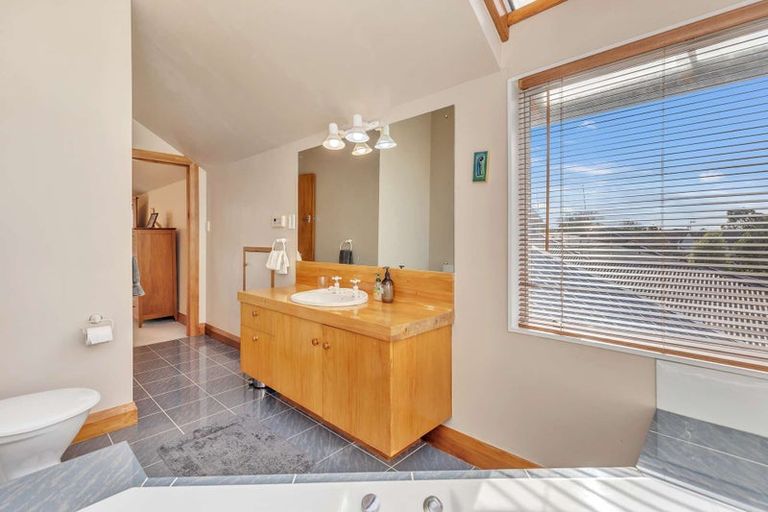 Photo of property in 6 Awatea Terrace, Hokowhitu, Palmerston North, 4410