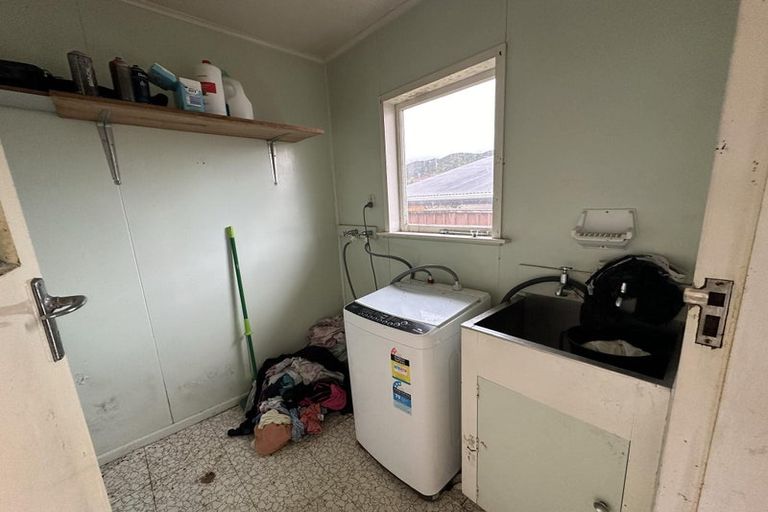 Photo of property in 6 Matthews Road, Wainuiomata, Lower Hutt, 5014