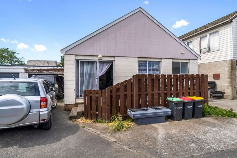 Photo of property in 2/33 Somerset Crescent, Spreydon, Christchurch, 8024