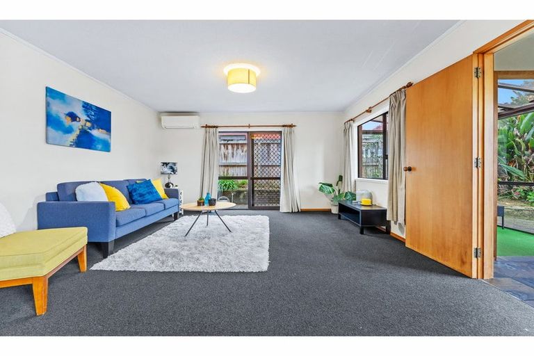 Photo of property in 2/58 Hillcrest Avenue, Hillcrest, Auckland, 0627