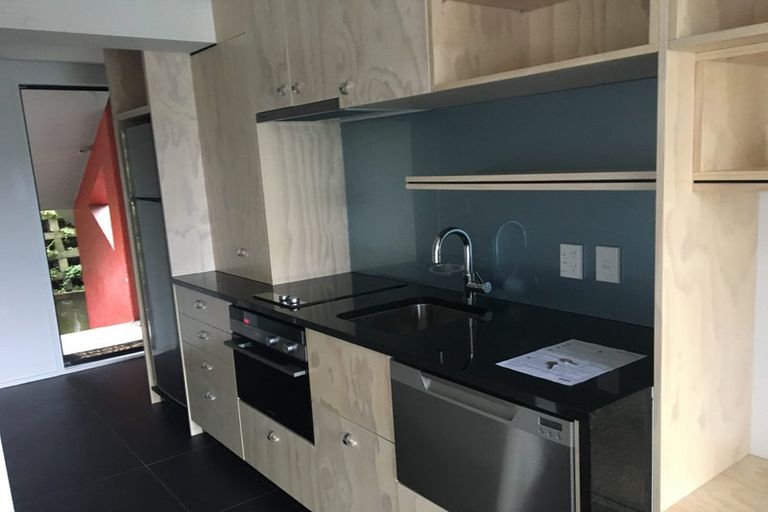 Photo of property in Barton Flats, 1/9-11 Barton Terrace, Thorndon, Wellington, 6011