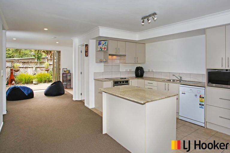 Photo of property in 12 Merlot Lane, Pukekohe, 2120