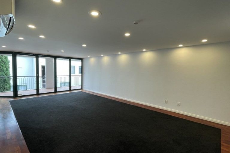 Photo of property in St James Courts, 1/77 Gloucester Street, Christchurch Central, Christchurch, 8013