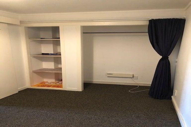 Photo of property in 82 Rolleston Street, Mount Cook, Wellington, 6021