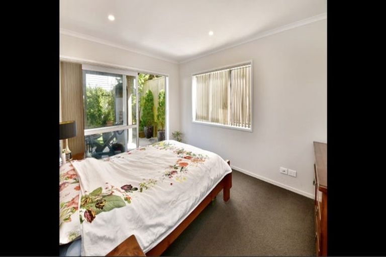 Photo of property in 780 East Coast Road, Oteha, Auckland, 0630