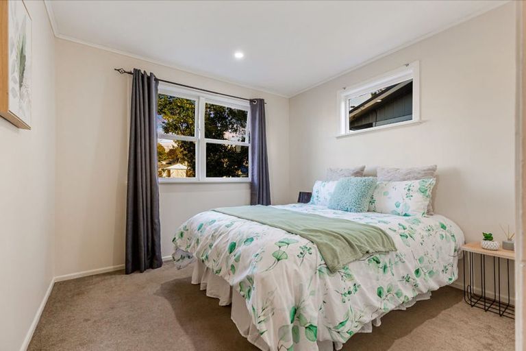 Photo of property in 37 Kamara Road, Glen Eden, Auckland, 0602