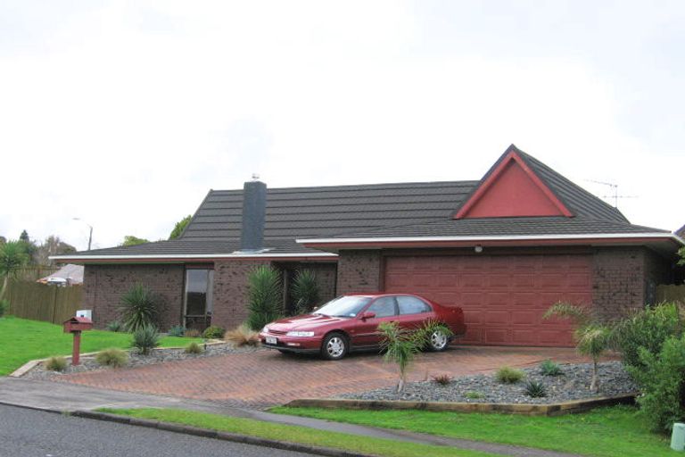 Photo of property in 13 Lexington Drive, Botany Downs, Auckland, 2010