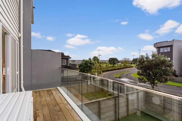 Photo of property in 73 Bordeaux Parade, Te Atatu South, Auckland, 0610