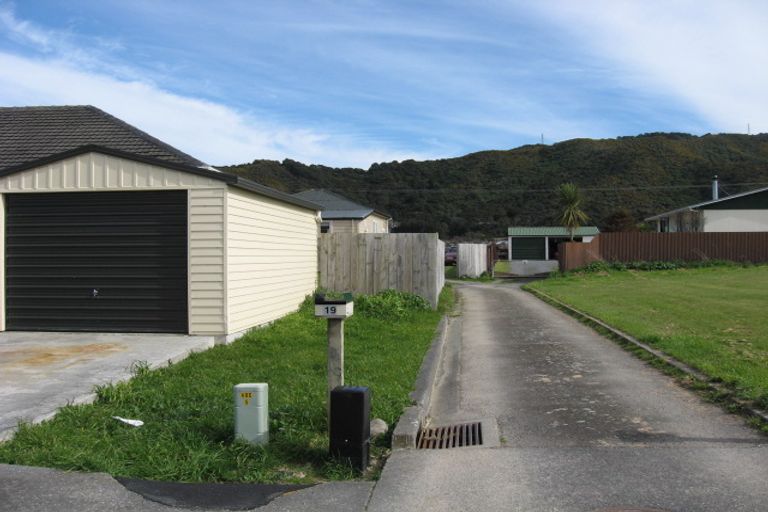 Photo of property in 19 Grimsby Grove, Wainuiomata, Lower Hutt, 5014