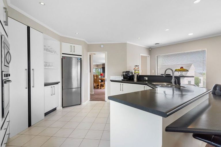 Photo of property in 8 Chiania Place, Somerville, Auckland, 2014