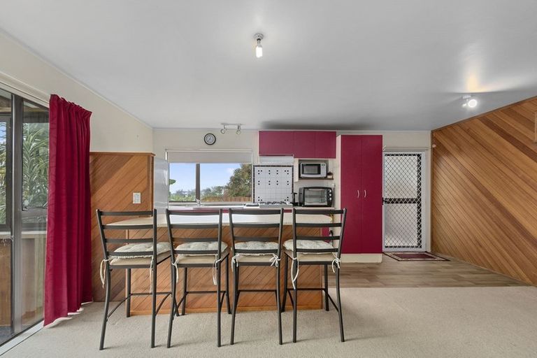 Photo of property in 71 Reynella Drive, Massey, Auckland, 0614