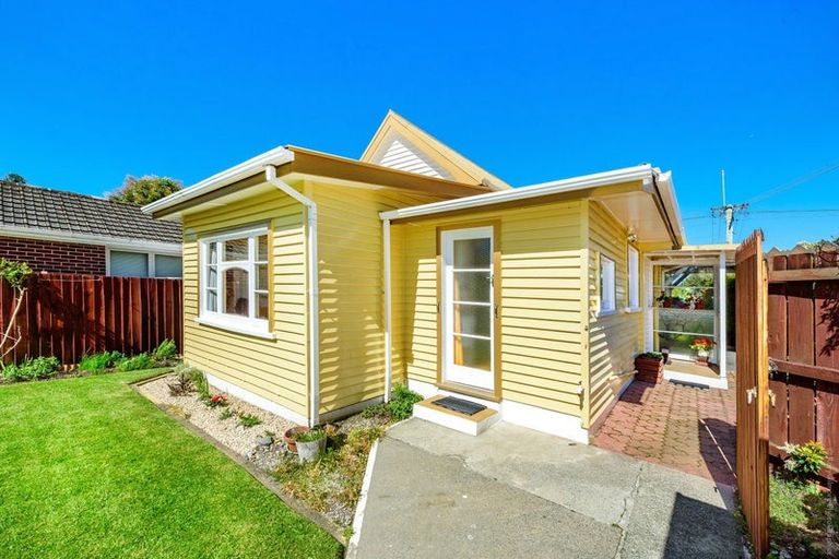 Photo of property in 36 Aorangi Road, Bryndwr, Christchurch, 8053