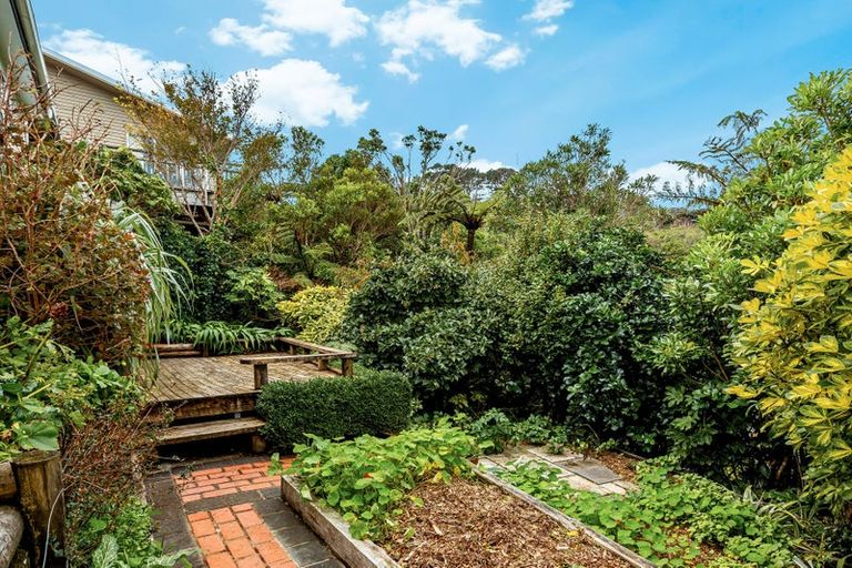 Photo of property in 4 Flint Way, Northland, Wellington, 6012
