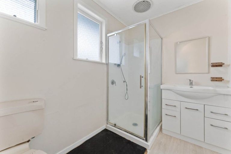 Photo of property in 536 Glenfield Road, Glenfield, Auckland, 0629