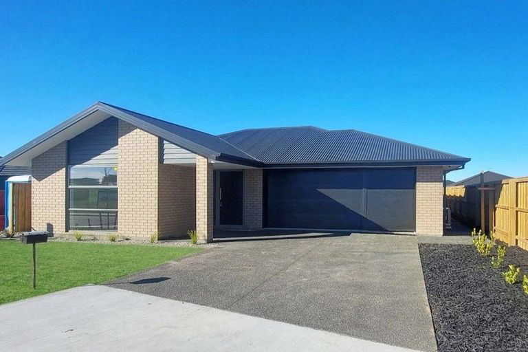 Photo of property in 8 Herridge Street, Woodend, 7691